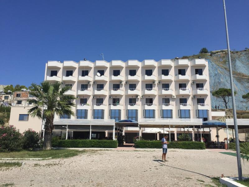 Hotel Ferrara دراس المظهر الخارجي الصورة
